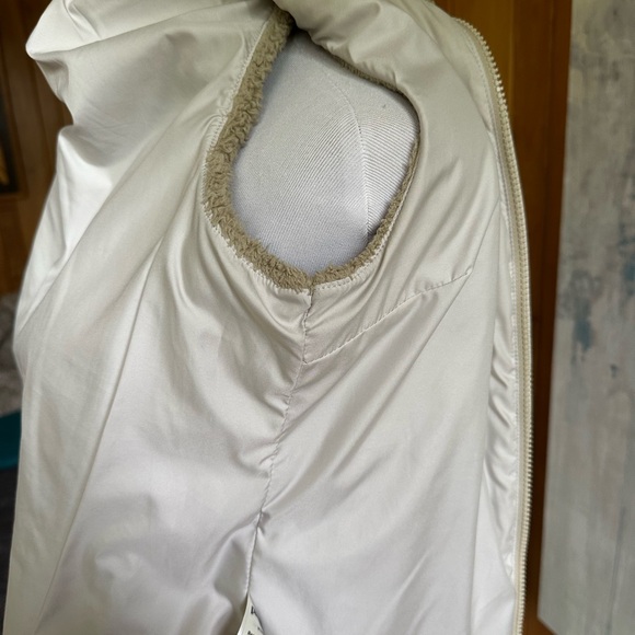 Patagonia Women’s Size Small Vest! Beige. Fluffy. Soft. - Picture 13 of 16
